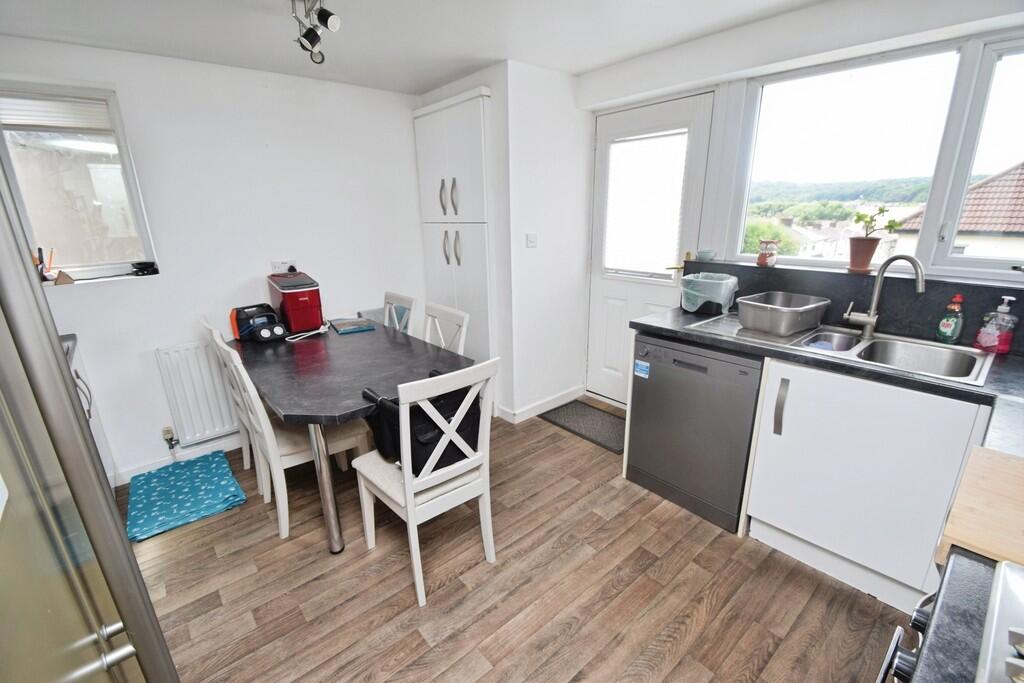 House in Bradford, West Yorkshire - View 4