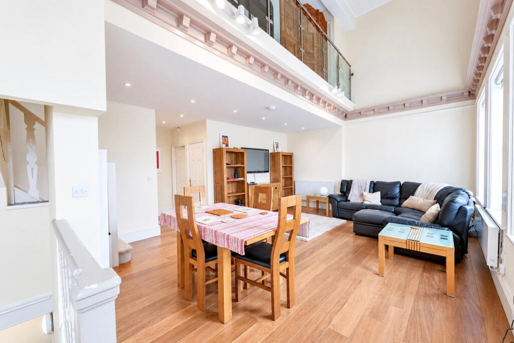 Apartment in Royal Tunbridge Wells, Royal Wells Park, St James - More