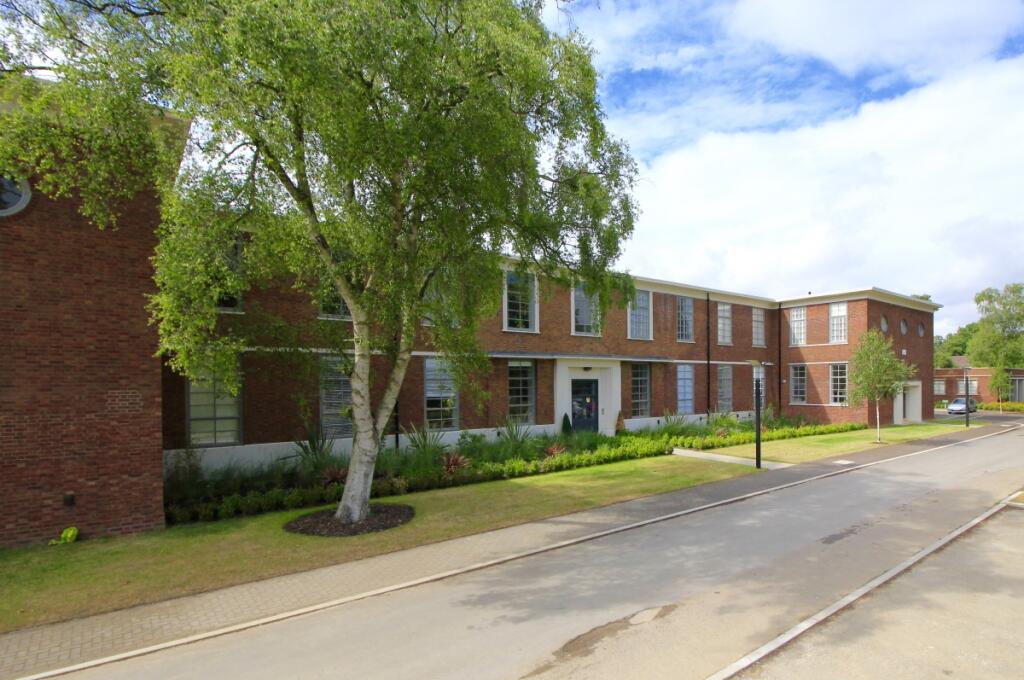 1-bed flat on Trenchard Lane, Bicester OX27, £225,000