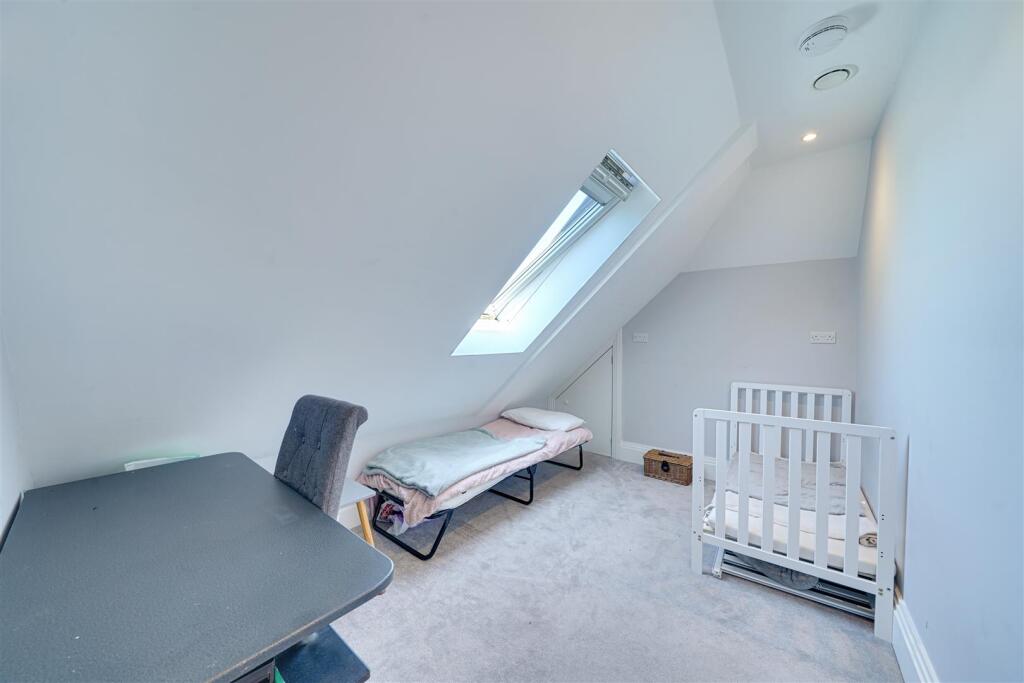 Apartment in Hatfield, North Mymms - More