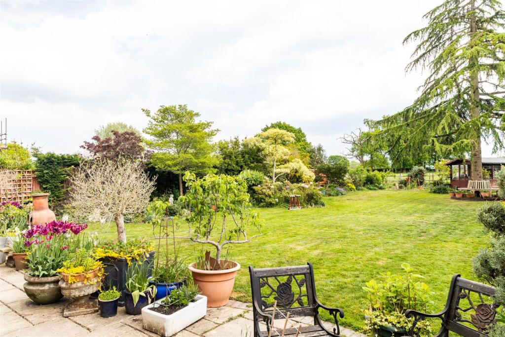 House in Redhill - View 3