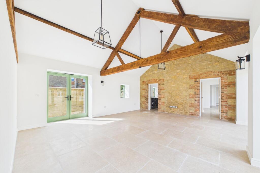 House in Towcester, West Northamptonshire - View 4