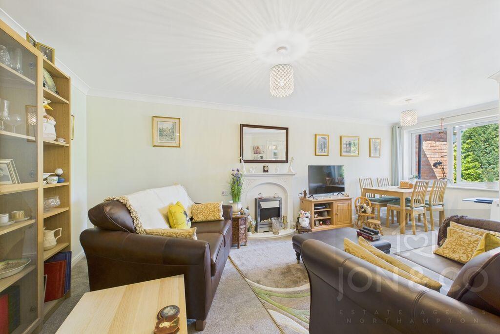 Apartment in Northampton, West Northamptonshire - View 3