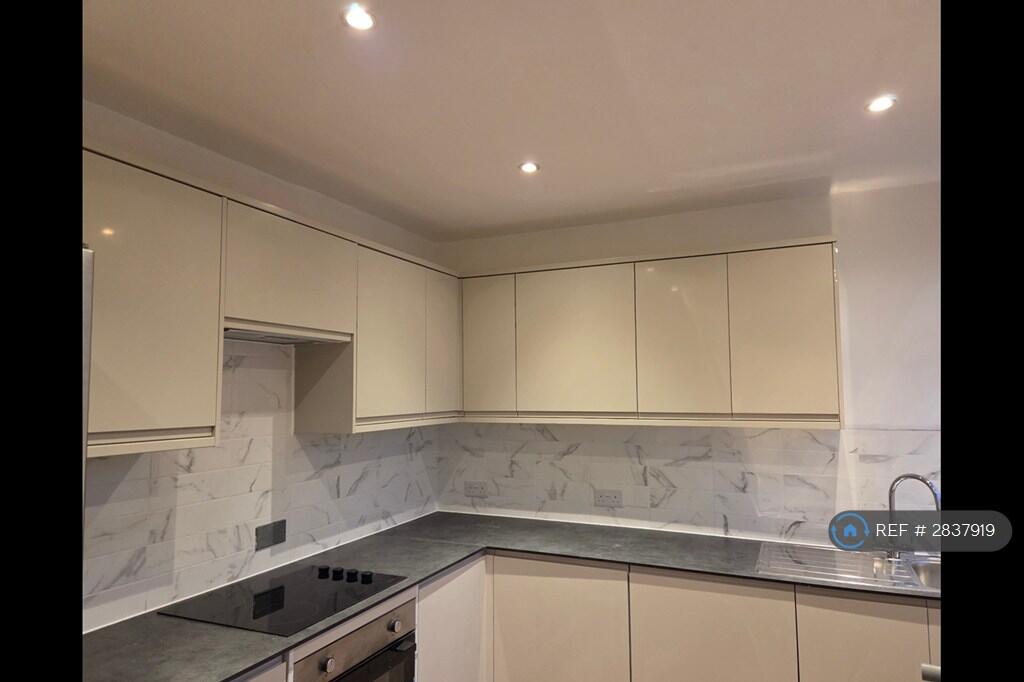 Main image of property: Queensborough Court, London, N3