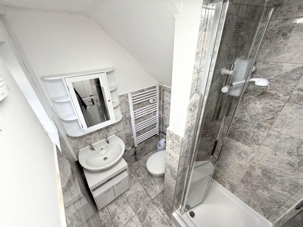 Apartment in Reading, Newtown - More