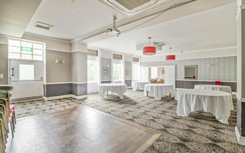 8690270-interior26.jpg