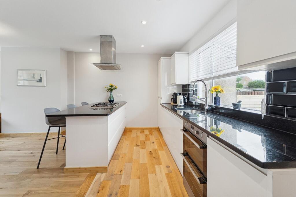 30 Sidlaw Road, Bearsden, G61 4LD - More