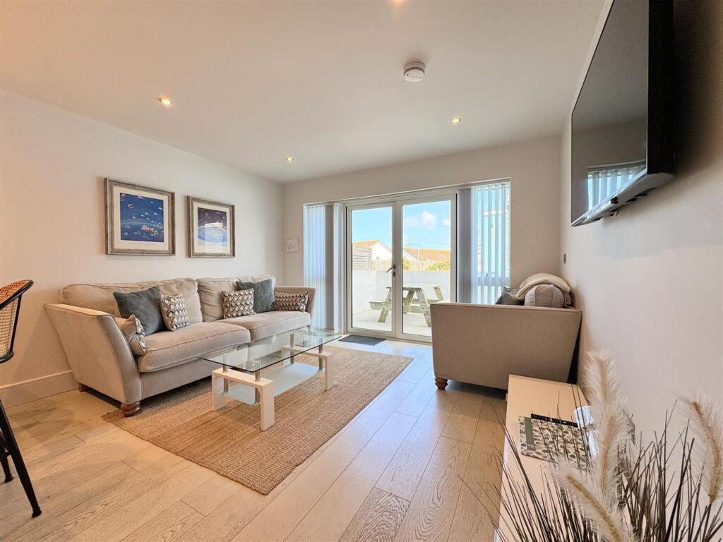 Apartment in Truro - View 2