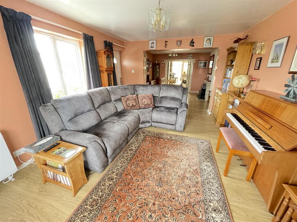 Hillside Drive, Gomeldon, Salisbury photo 3