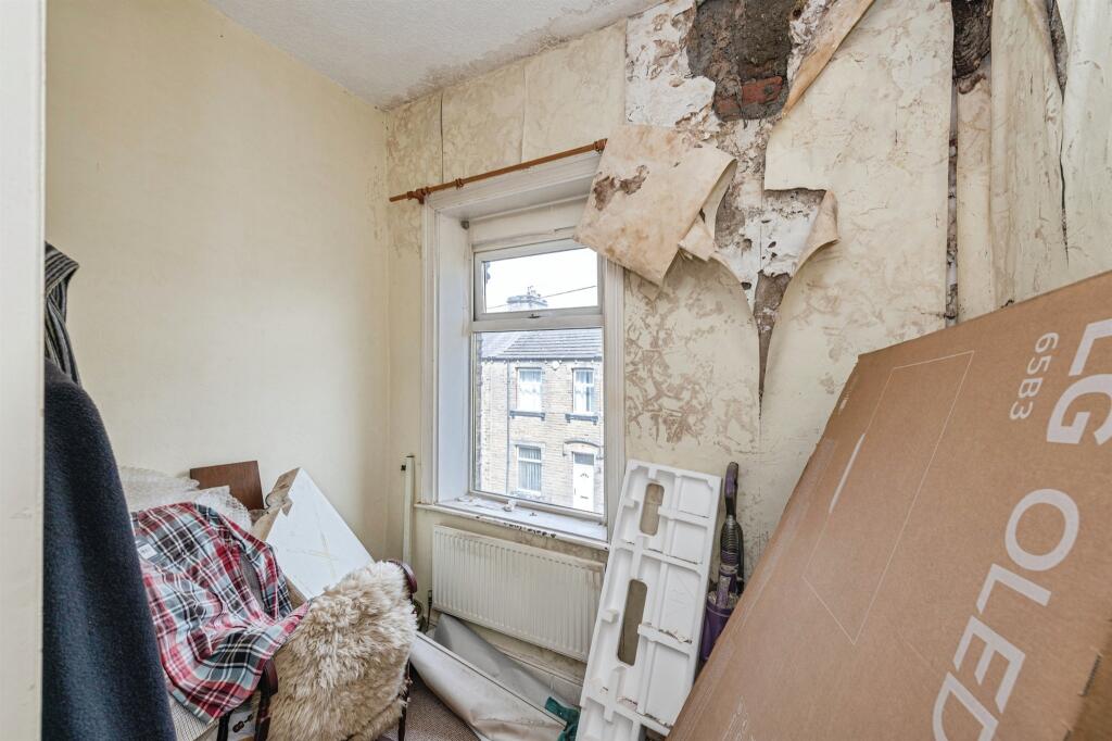 House in Huddersfield - View 5