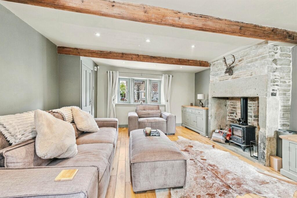 House in Huddersfield - View 3