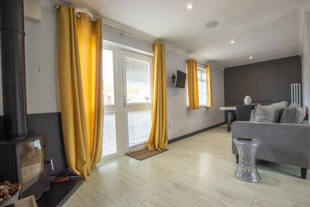 The Cedars, Snettisham, King's Lynn, Norfolk, PE31 7XG photo 2