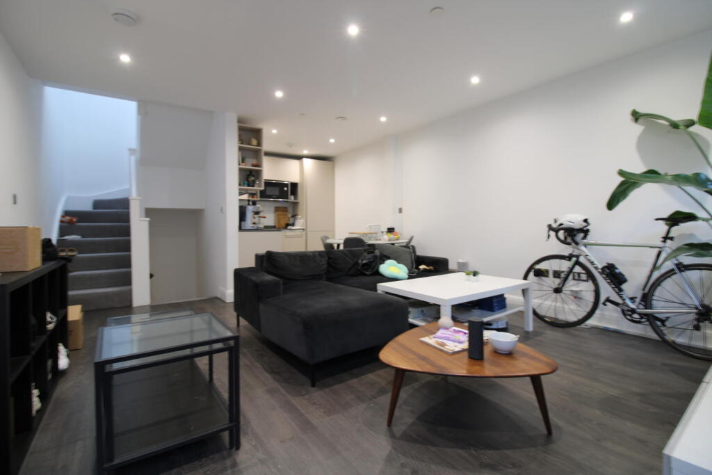 2 bedroom mews property for rent
