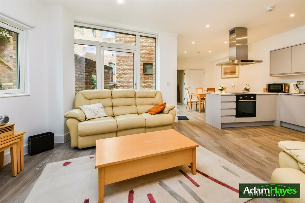 Main image of property: Edgewood Mews, Finchley Central, N3