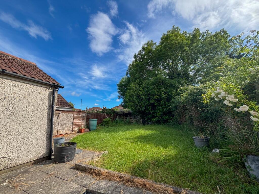 6 bedroom semi-detached house for rent