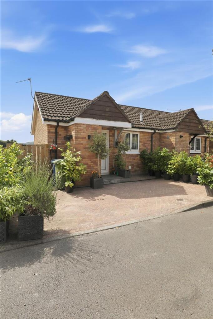 Main image of property: 31, Hawthorn Avenue, Dumbarton, West Dunbartonshir