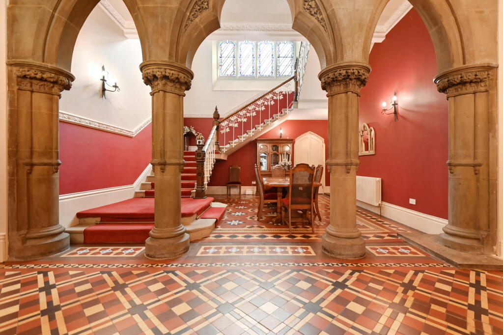 Woodlands Drive, Rawdon, LS19 - View 2