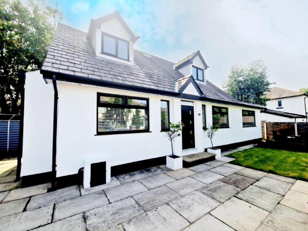 4-bed detached on Circular Road, Prestwich, M25, £500,000