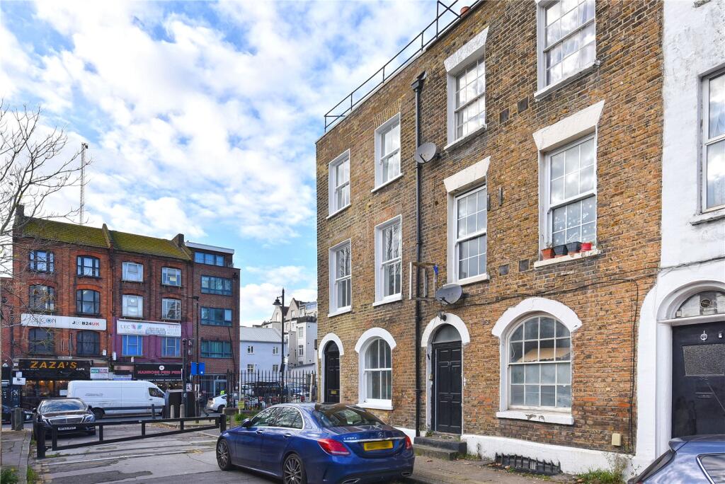 4-bed terraced on Mount Terrace, London, E1, £900,000
