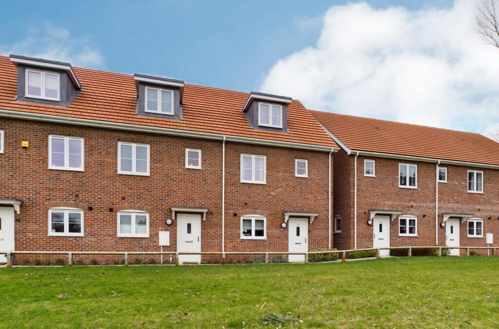 4-bed house on Elm Gardens, Mountnessing, Brentwood, £500,000