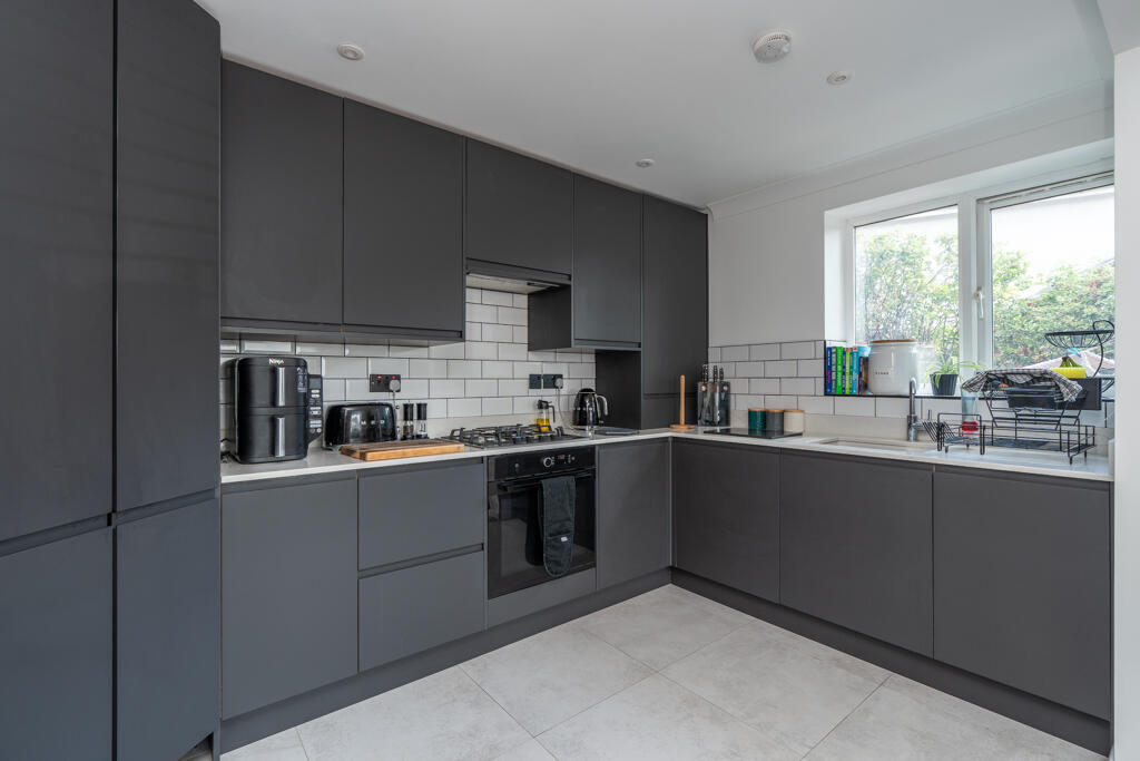 Apartment in Southampton - View 3
