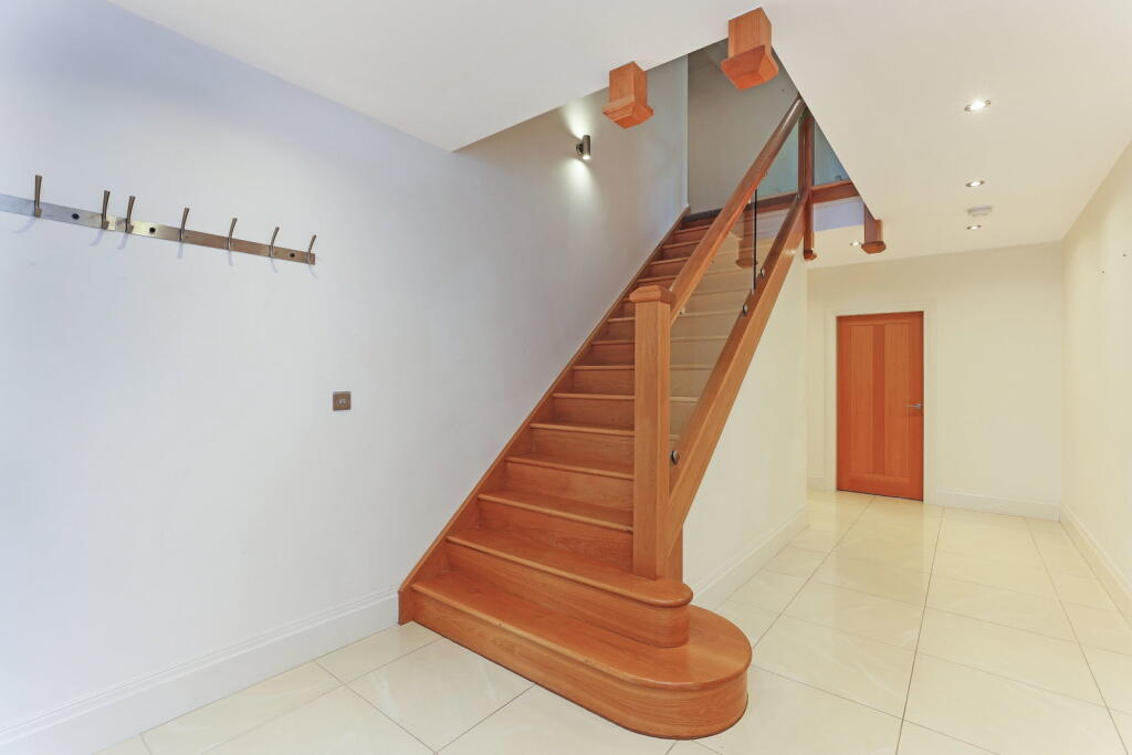 House in Huddersfield - View 4