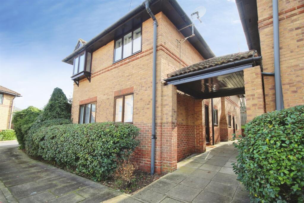 Main image of property: Polehampton Close, Twyford, Reading, Berkshire, RG10