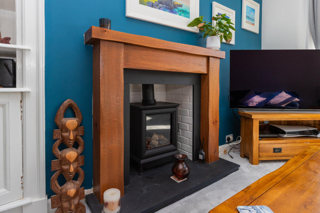 House in Renfrew, Oldhall - More