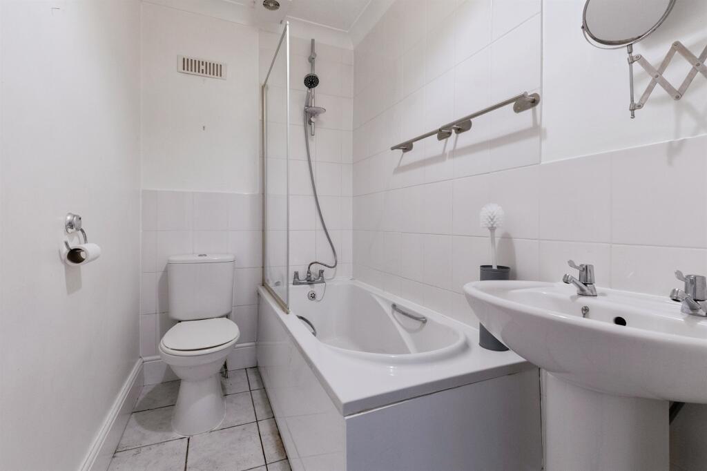 Apartment in Bournemouth, West Cliff - View 4