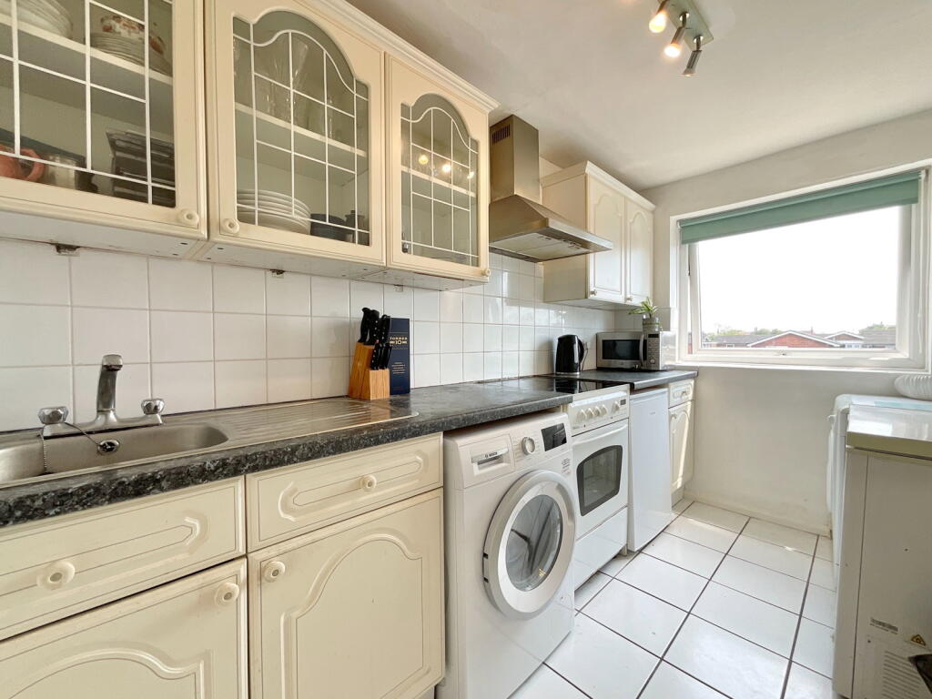Apartment in Sefton, Liverpool City Region - View 5