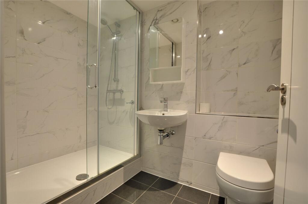 Apartment in Spelthorne, Surrey - View 5