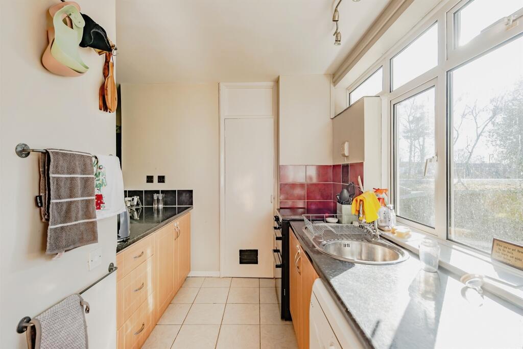 Apartment in Crawley, West Sussex - View 2