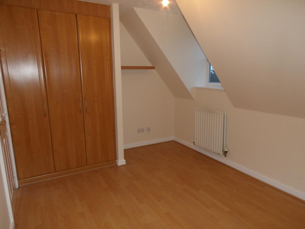 Apartment in Solihull, Dickens Heath - View 3