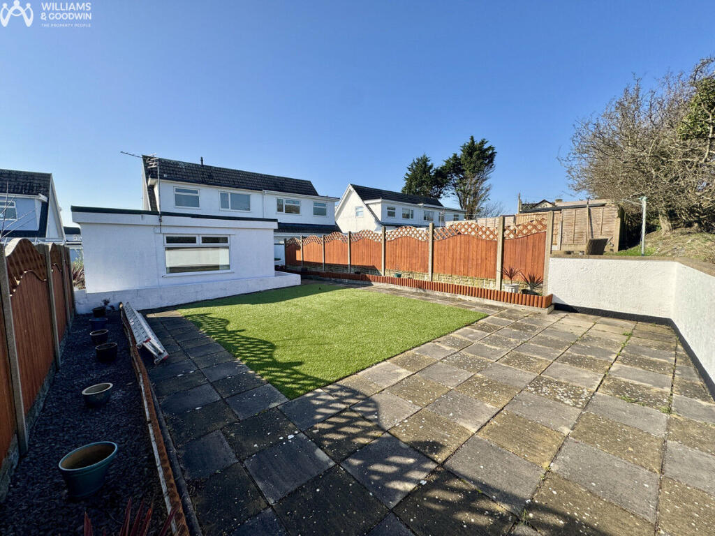 Stanley Avenue, Valley, Anglesey, LL65 photo 3