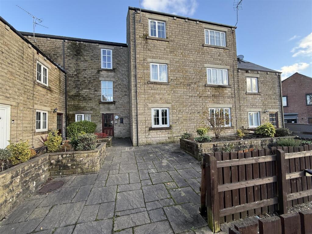 Main image of property: Lauren Close, Springhead, Oldham