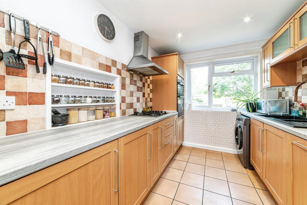House in Basingstoke and Deane, Basingstoke - More