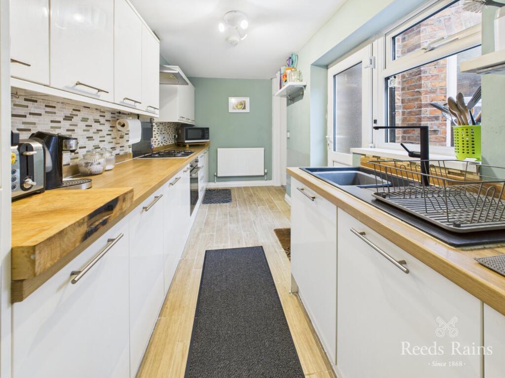 Grosvenor Crescent, Scarborough, North Yorkshire, YO11 photo 2