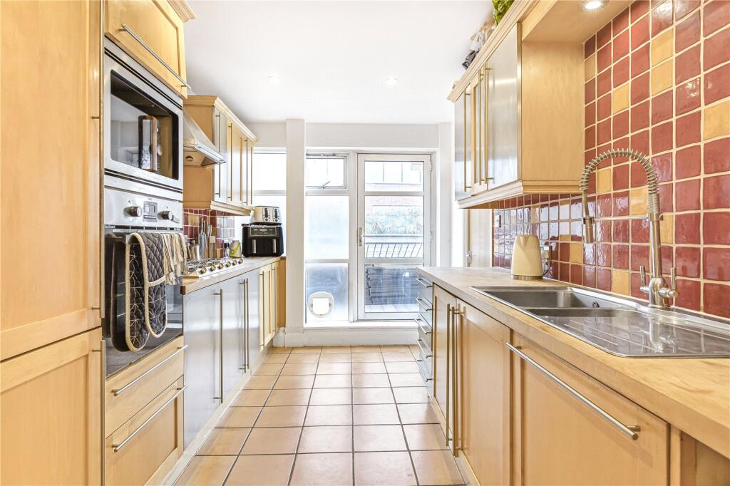 2 bedroom penthouse for rent