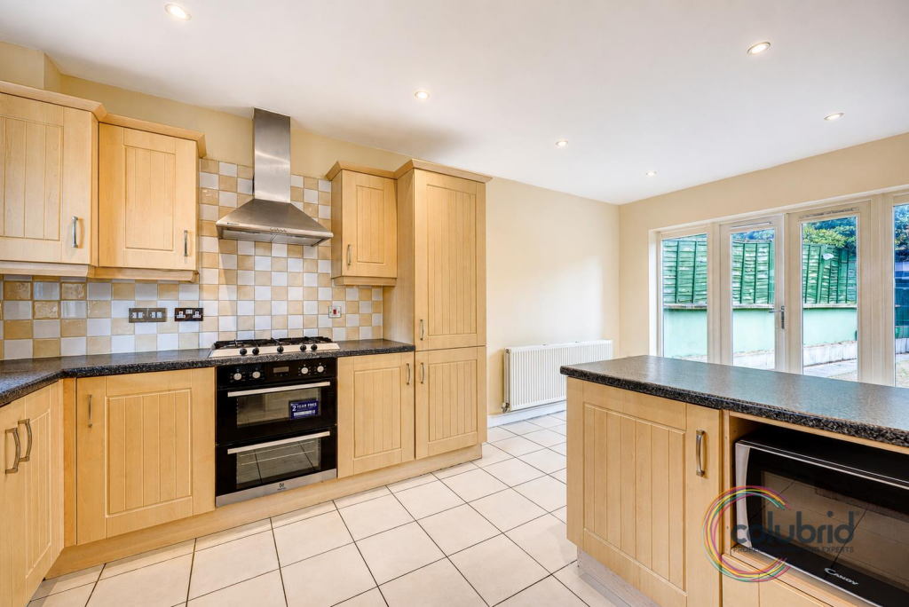 House in Chelmsford, Chancellor Park, Chelmer - View 4