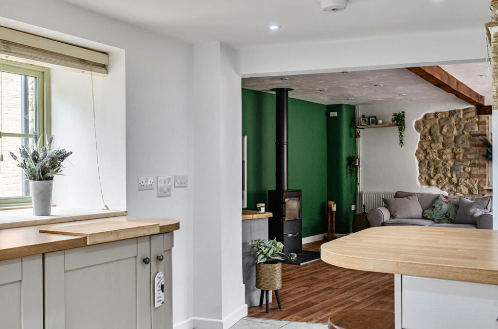 House in Swindon, Stanton Fitzwarren - More