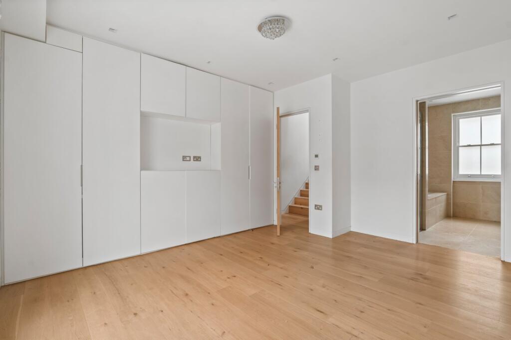 House in London, Kensington - View 3