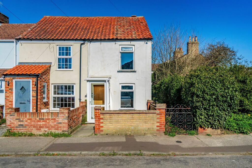 2-bed terraced on Pakefield Street, Lowestoft, £170,000