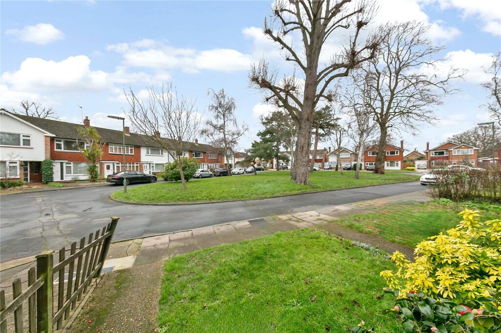 Elizabeth Gardens, Sunbury On Thames - Vista 6
