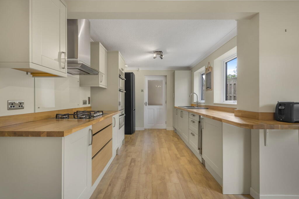 Dewey Close, Woodmancote, Cheltenham, GL52 photo 2