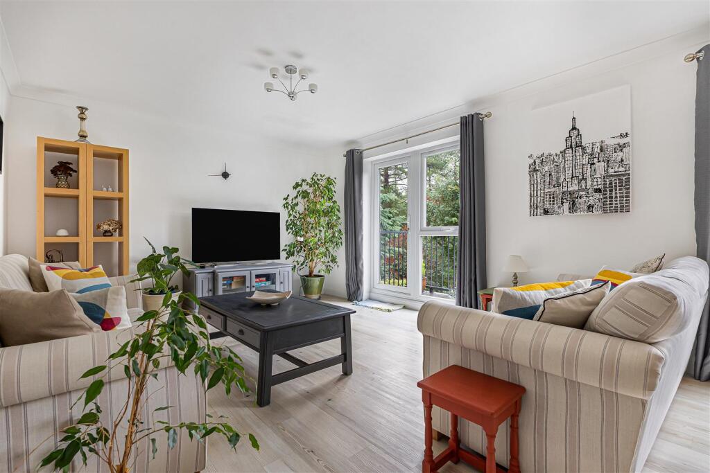 Apartment in Sevenoaks, Kippington - View 5