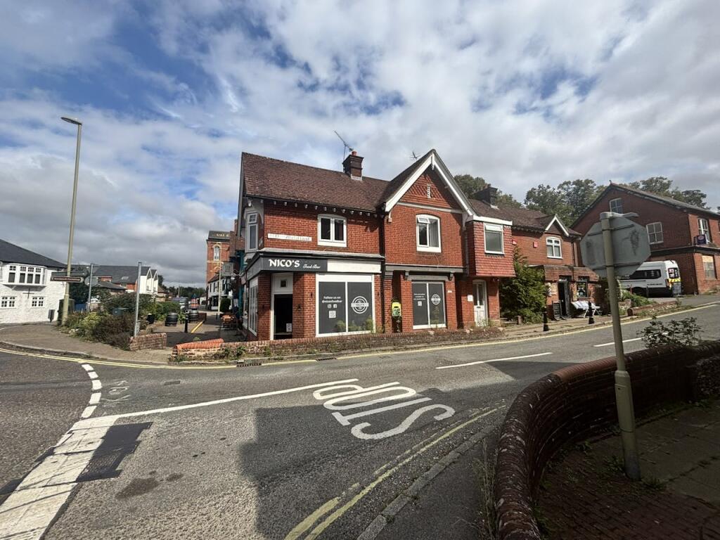 Main image of property: 2 London Road, Horndean, Waterlooville, PO8 0BZ