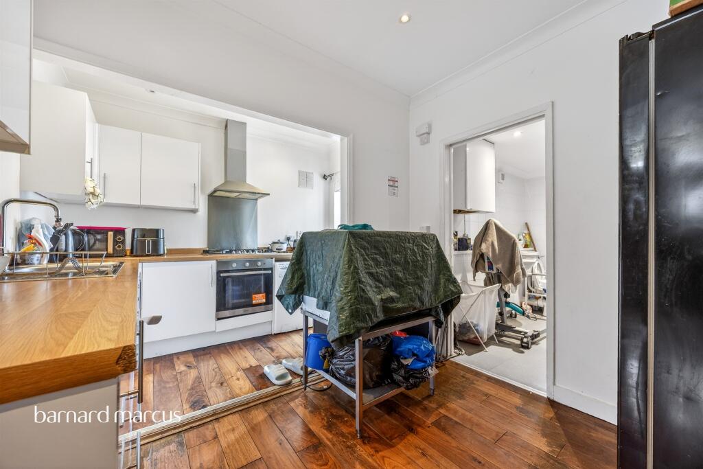 House in Croydon - More