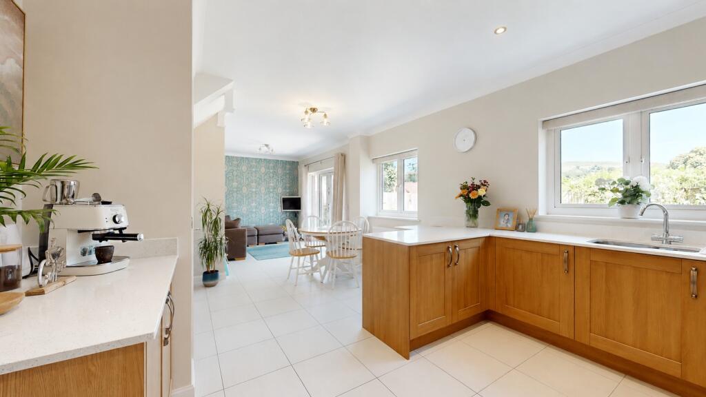 House in Pontypridd, Rhondda Cynon Taf - More