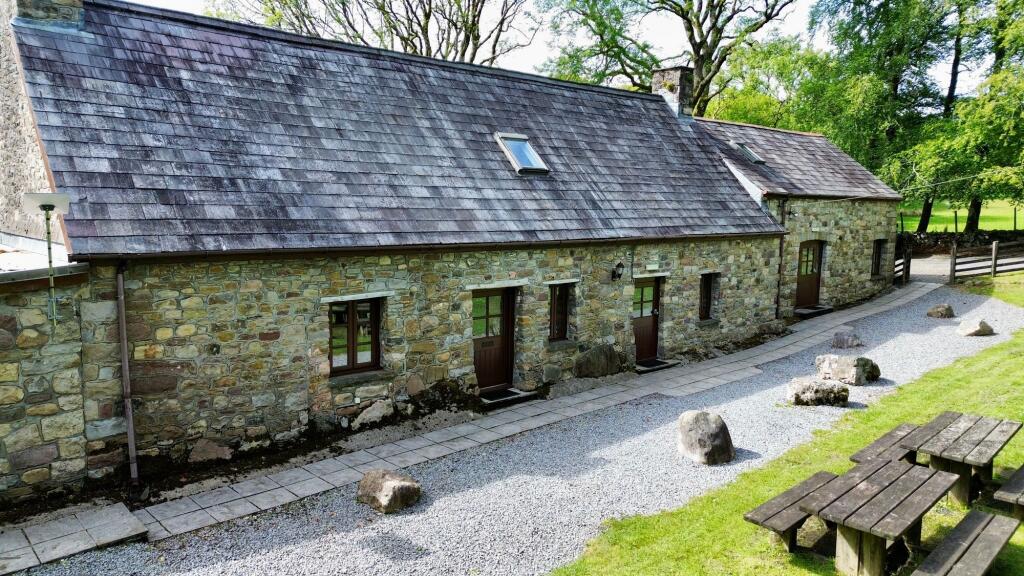 Main image of property: Penyrheol, Ystradgynlais, Swansea, SA9 2QL