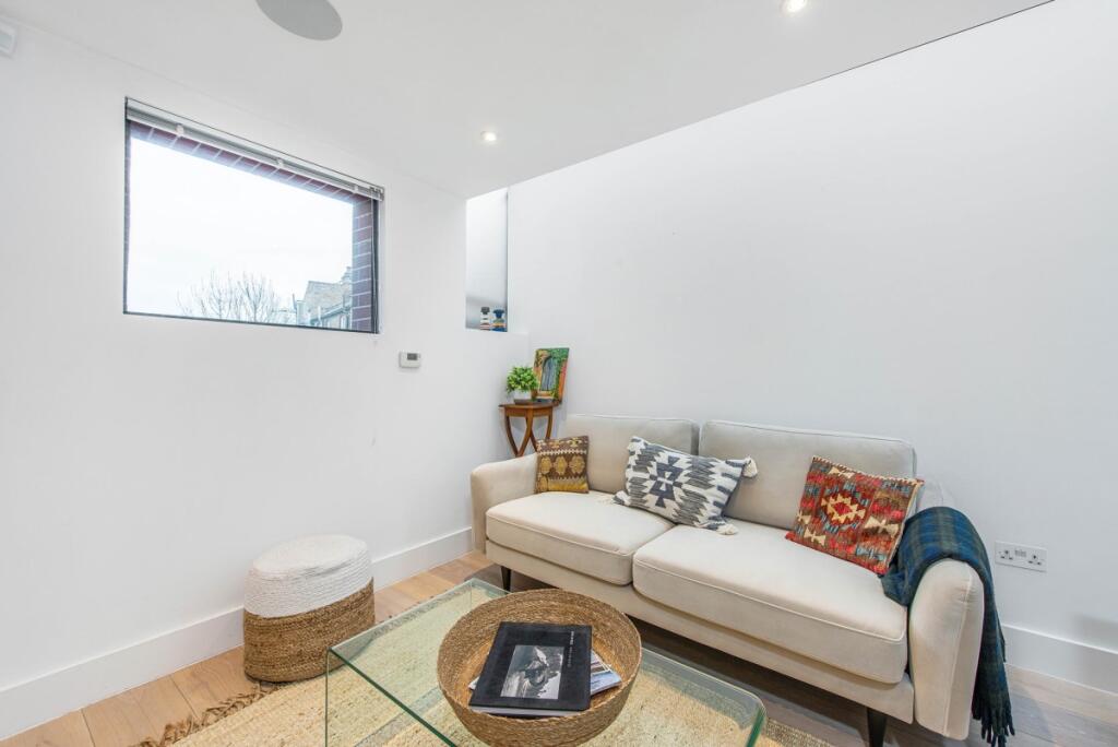 2 bedroom end of terrace house for rent